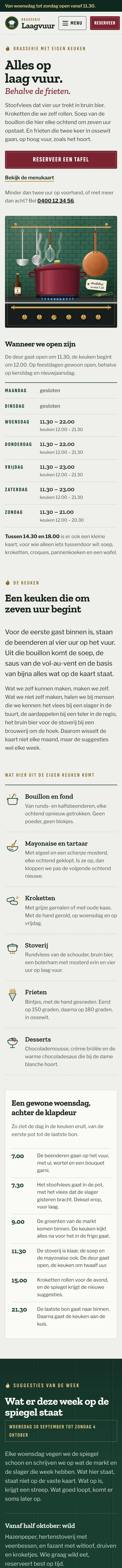 De homepagina in de website voor een restaurant, het bovenste deel van de pagina op een gsm