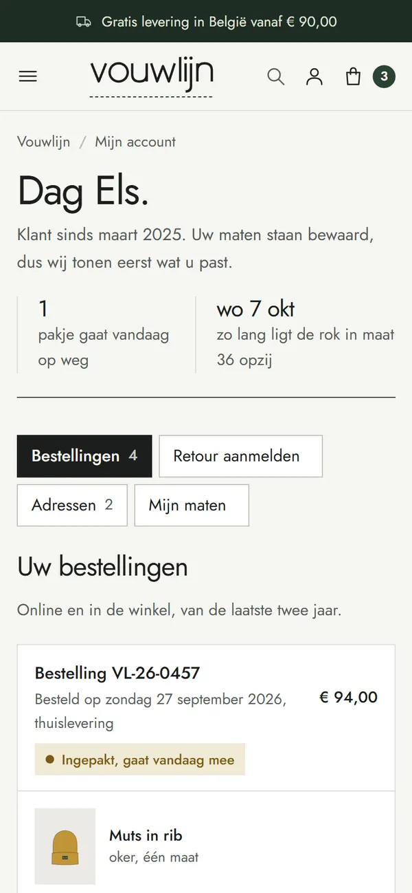 Na het aanmelden in de webshop voor een kledingwinkel, het begin van de pagina op een gsm